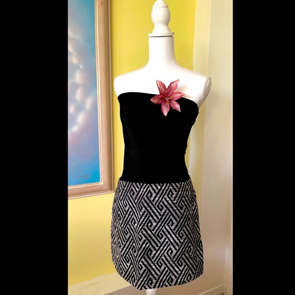 Forever 21 Dresses & Skirts - 🚨SOLD🚨 Forever 21 Black Mini Skirt Size L